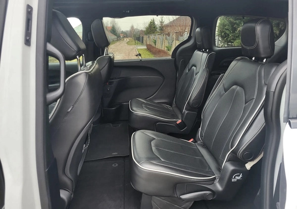 Chrysler Pacifica cena 121000 przebieg: 66450, rok produkcji 2019 z Stary Sącz małe 211